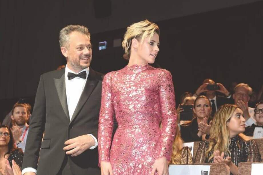 El director de cine Benedict Andrews y la actriz Kristen Stewart, durante la presentación de la película "Seberg" en el pasado Festival de cine de Venecia. / Festival de Cine de Venecia