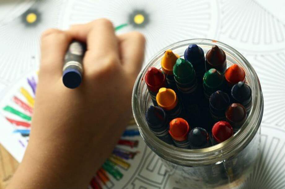 Los niños imitan a sus padres desde tempranas edades. / Pixabay