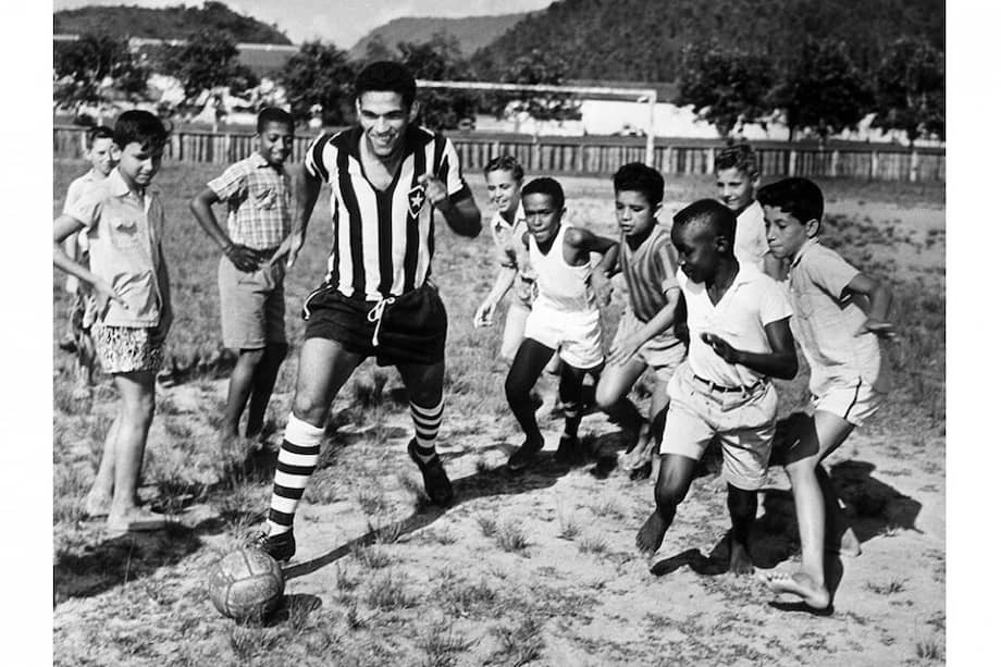 Garrincha con la camiseta de Botafogo, donde comenzó a jugar como profesional.