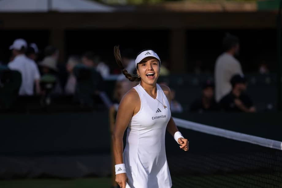 La tenista colombiana María Camila Osorio en el partido de primera ronda de Wimbledon 2026 contra la suiza Simona Waltert.