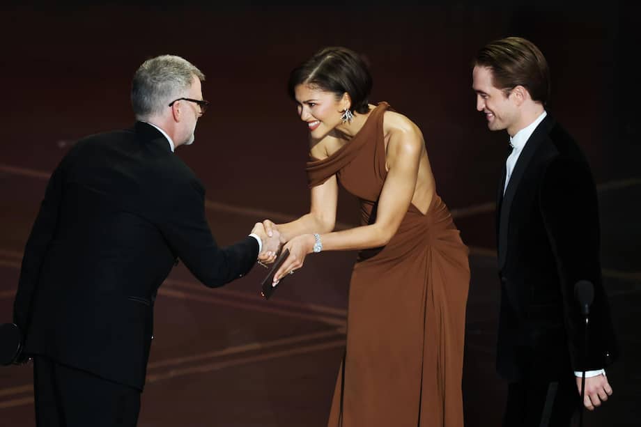 “La elección de dos superestrellas (Zendaya y Robert Pattinson) como actores principales no es gratuita...”: Crítica de cine