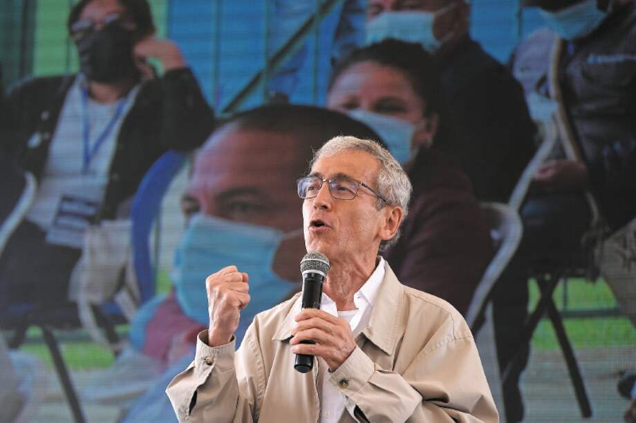 El sacerdote Francisco de Roux volverá al país en mayo de 2023 y, sin duda, será protagonista de la paz grande que él mismo planteó. Foto: Mauricio Alvarado