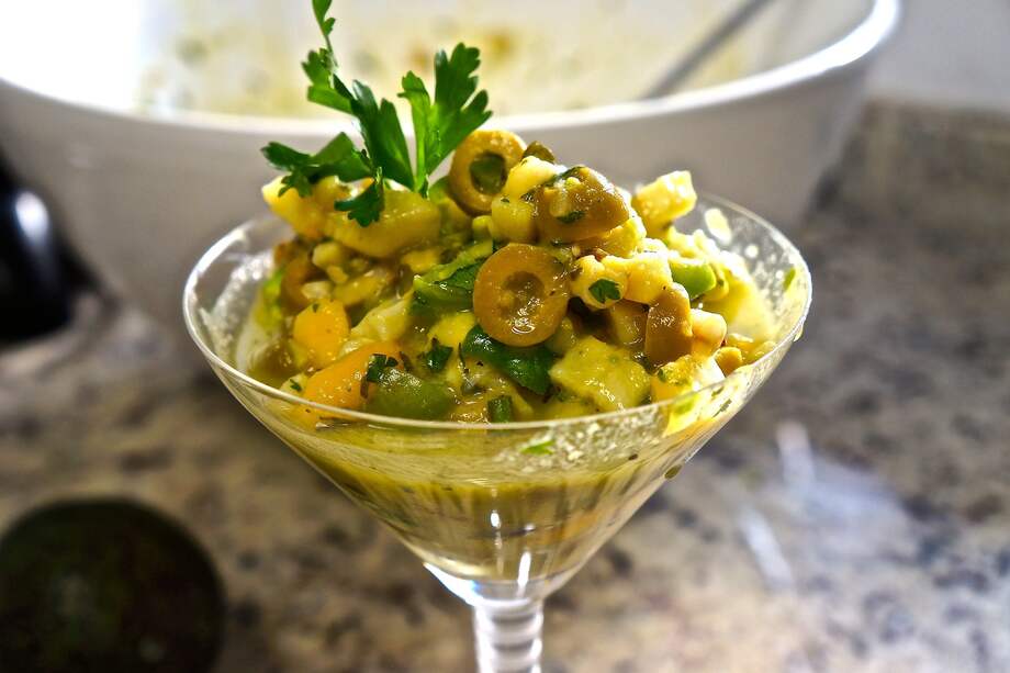 Para esta receta puedes usar camarones, mango, pescado o atún.