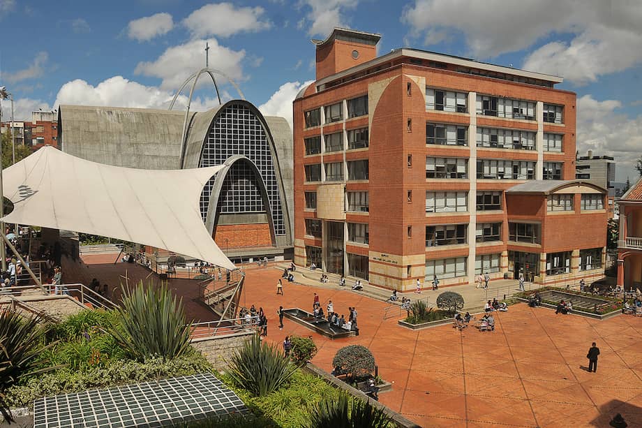 La Universidad cuenta con doctorados y maestrías en estas regiones.