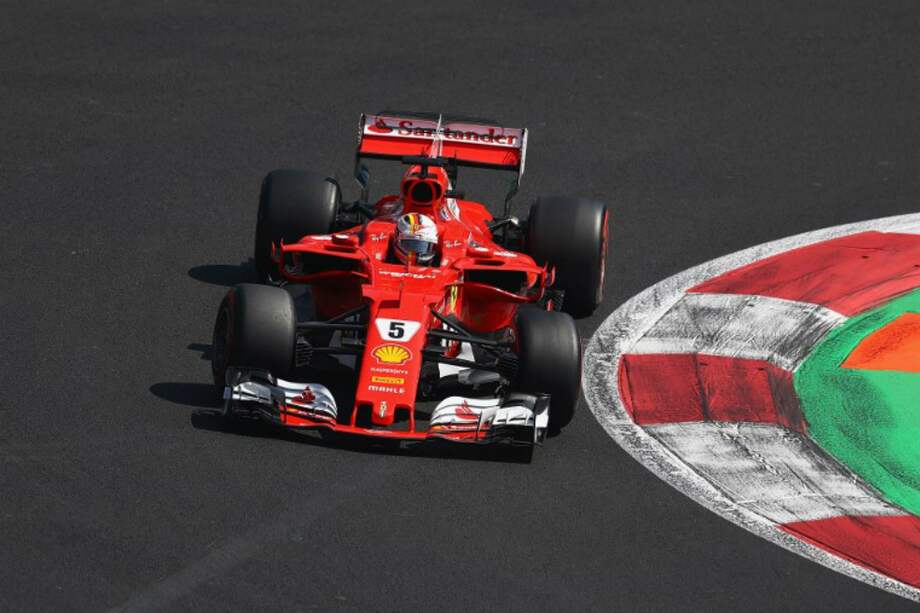 Sebastian Vettel, este sábado, durante las pruebas clasificatorias del Gran Premio de México. / AFP