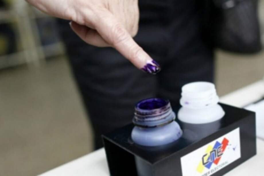 Oposición venezolana exige se cierren centros donde ya no hay votantes