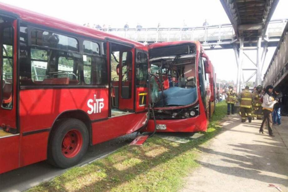 Nuevo choque de dos TransMilenios en Autonorte