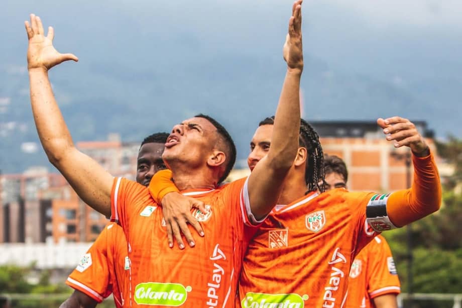 Jugadores de Envigado celebrando.