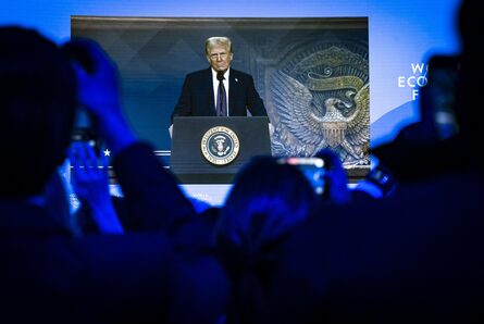 Freno de juez federal a orden de Trump de acabar con la ciudadanía por nacimiento