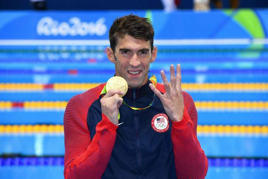 El nadador estadounidense Michael Phelps tras por cuarta vez la prueba de los 200 metros combinados. / EFE