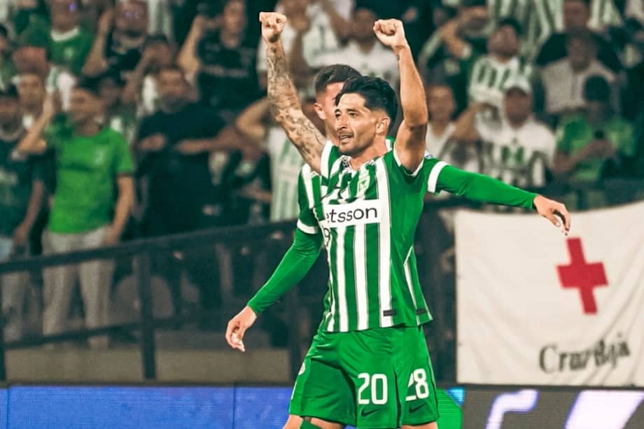 Milton Casco, lateral derecho de Atlético Nacional, celebra su gol.