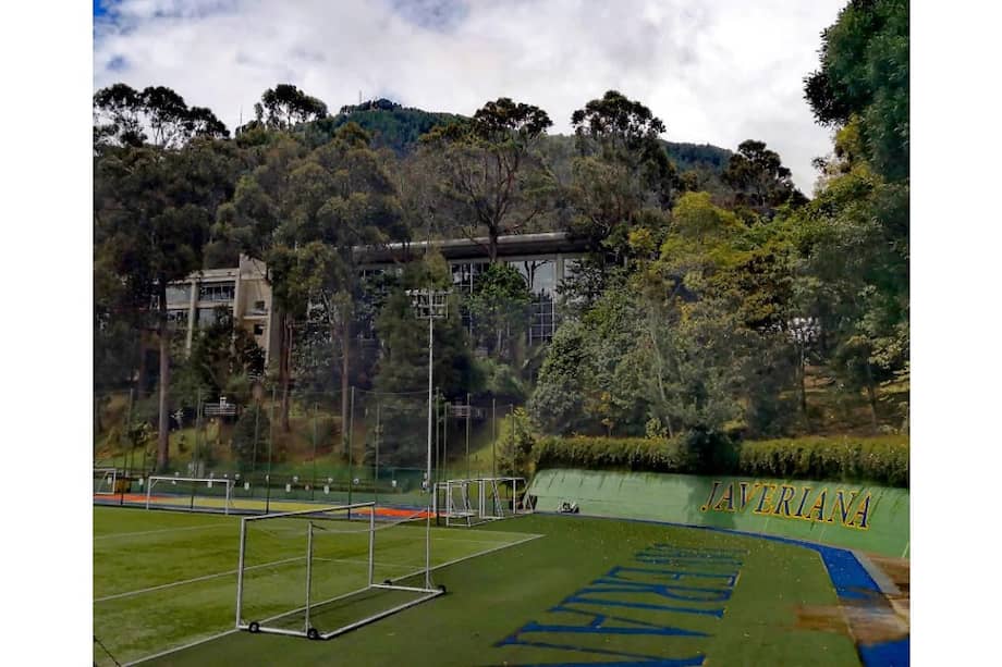 La universidad explicó que la medida se aplica en ambas sedes.