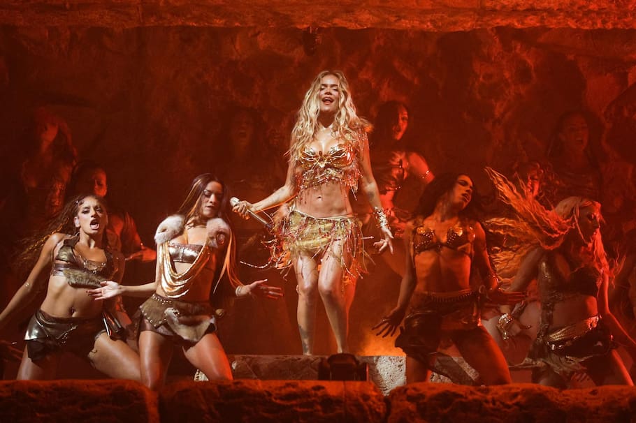 Karol G durante su segunda presentación en el festival Coachella 2026.