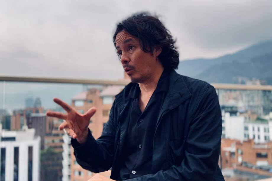 Según Martinat, su obra desafía de manera frontal las narrativas tradicionales de la política.