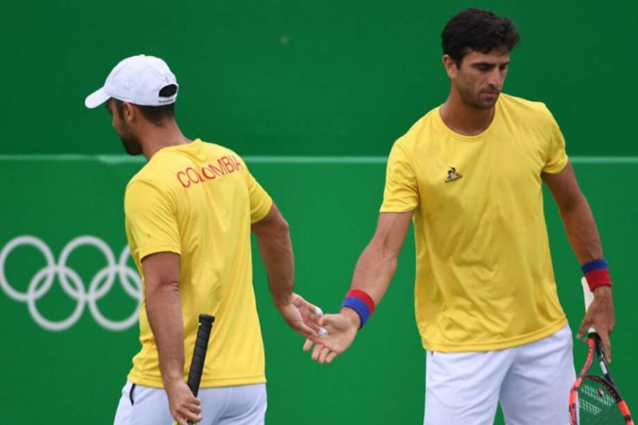 Juan Sebastián Cabal y Robert Farah durante el partido ante los estadounidenses Jack Sock y Steve Johnson, en Río 2016. / AFP