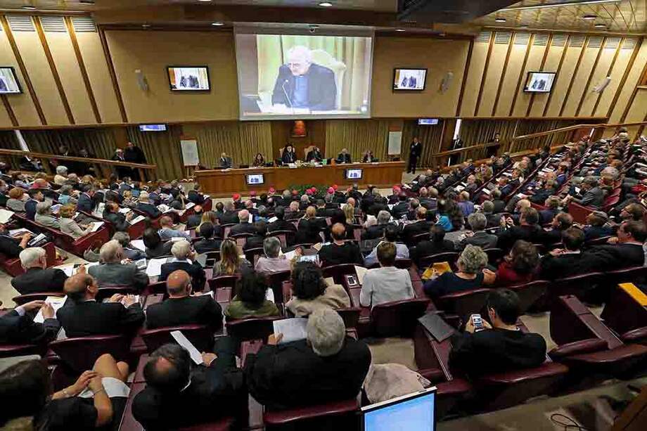 En la presentación de la encíclica intervinieron el cardenal Peter TurksonM, el metropolitano de Pergamon, John Zizioulas y el profesor John Schellenhuber, director del Instituto de Postdam para la investigación del Impacto Climático. / EFE