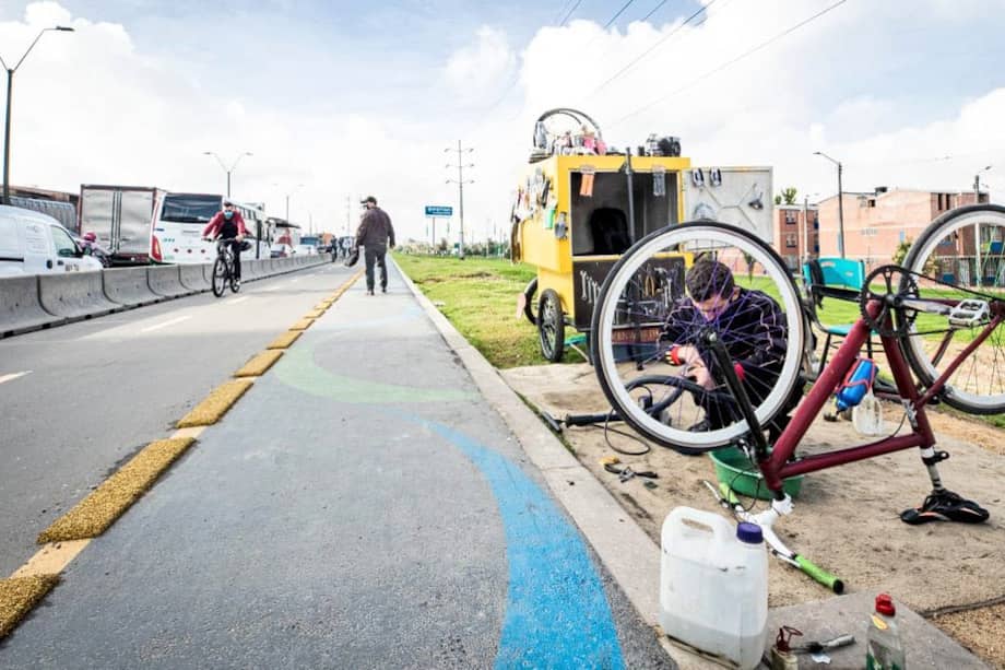 Según la alcaldía de Bogotá por este nuevo corredor vial se movilizan cerca de 7.400 biciusuarios.