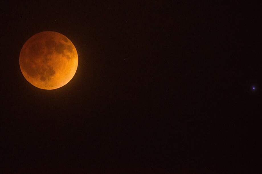 Eclipse que “pintó” la luna de rojo duró unos 78 minutos