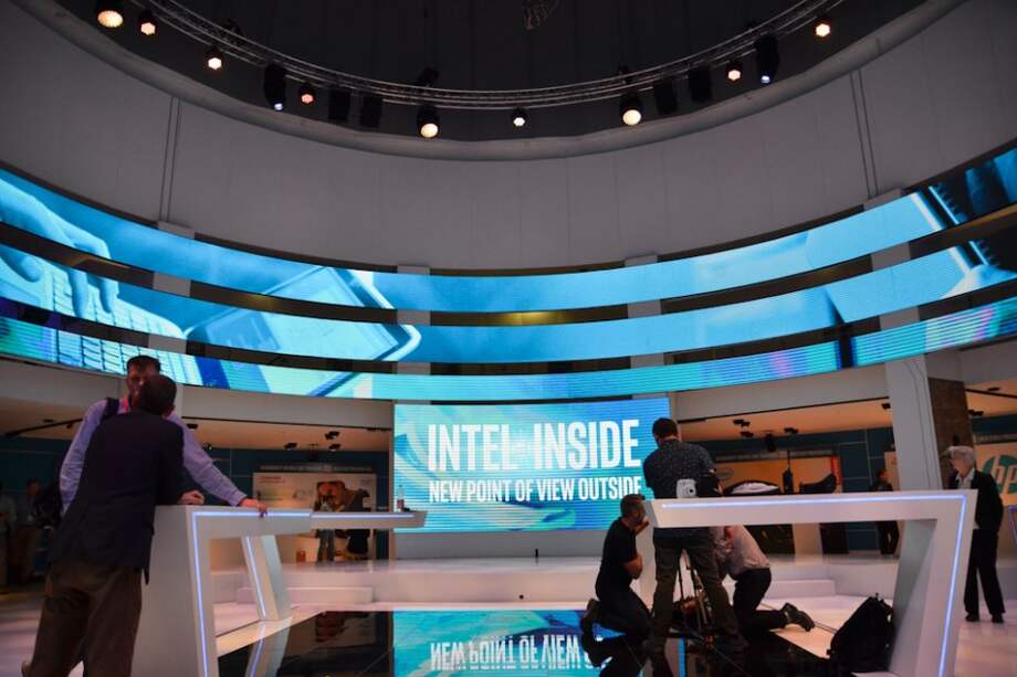 Panorámica del lugar de exhibición de Intel. / Santiago La Rotta