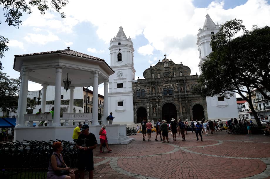 Vista de la Catedral Basílica Metropolitana Santa María La Antigua en el Casco Viejo, el 17 de enero de 2023 en Ciudad de Panamá (Panamá). EFE/Bienvenido Velasco