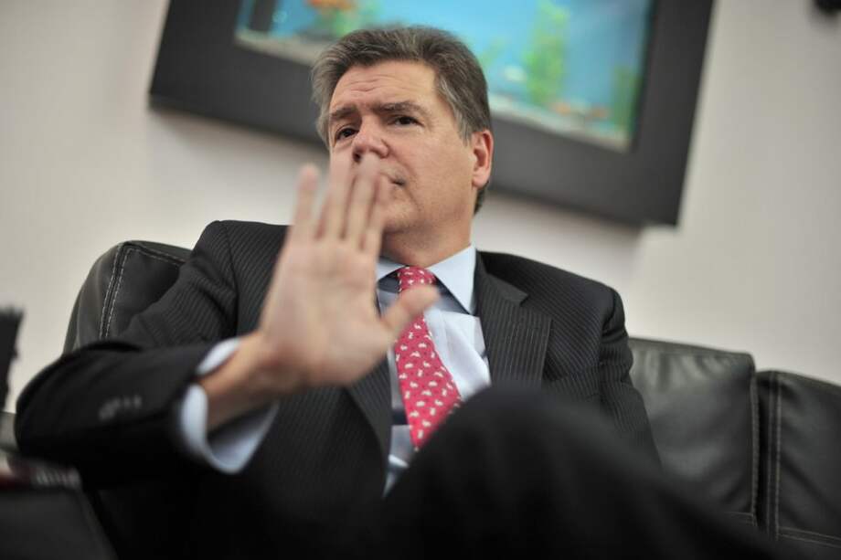 "Nunca he sido de ninguna extrema ni desearía serlo", asegura el senador Juan Carlos Vélez. / Gabriel Aponte