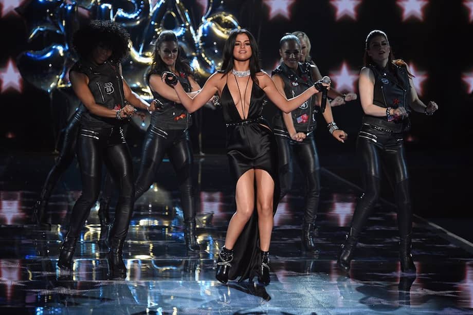 Selena Gomez en el Victoria's Secret Fashion Show 2015. / AFP