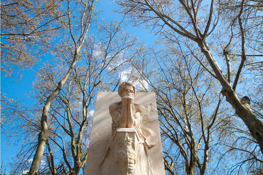 Charles Baudelaire, cuyos versos rompieron con la poesía tradicional y abrieron la vía a la moderna, fue tan perfeccionista como incomprendido, e hizo de sus paradojas y falta de sintonía con sus coetáneos su bandera.