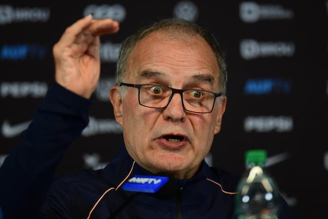 Bielsa rompió el silencio tras su salida de Uruguay: "Es una caída difícil de soportar"