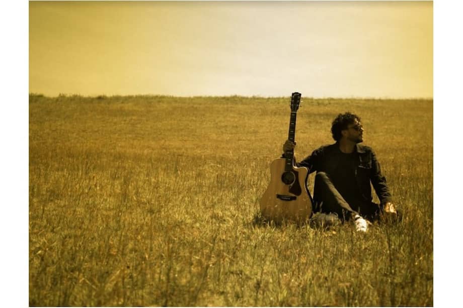 La canción fue compuesta por Juan Pablo Isaza, Felipe González y Héctor Pérez, y habla de los amores equivocados. / Cortesía