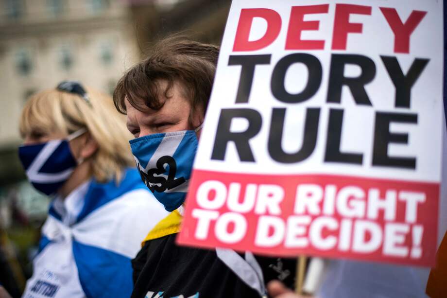 La ministra habló este domingo por teléfono con el primer ministro británico, Boris Johnson, tras vencer en las elecciones regionales, para decirle que “la cuestión no es si habrá un nuevo referéndum de independencia, sino cuándo”.