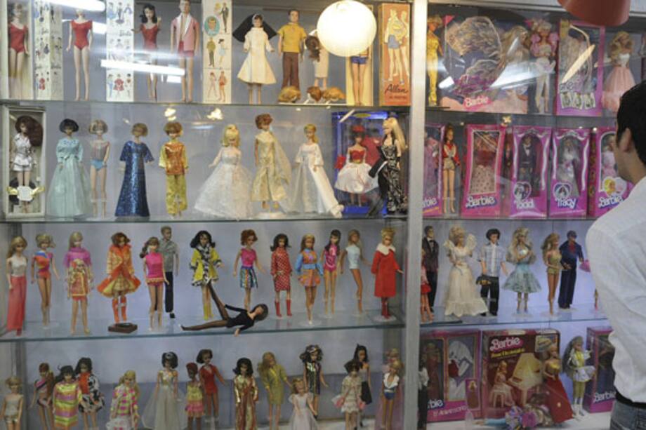 Exponen en México 1400 Barbies