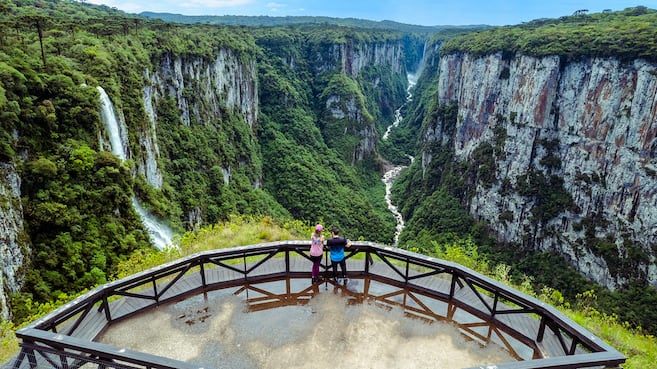 Siete parques nacionales para recorrer Brasil entre playas, selvas y montañas