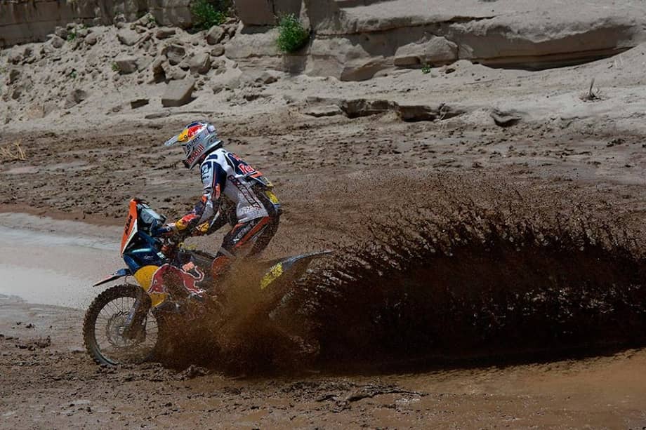 El piloto francés, Cyril Despres, a bordo de su motocicleta KTM.