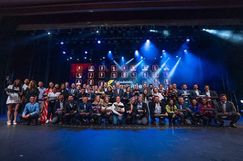 En el evento de reconocimiento, que se llevó a cabo en el Teatro Colsubsidio, Xposible entregó los 37 reconocimientos a 35 empresas.