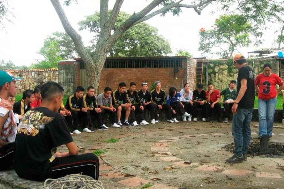 Marco Abaunza, el profesor que ayuda a jóvenes con problemas de adicción