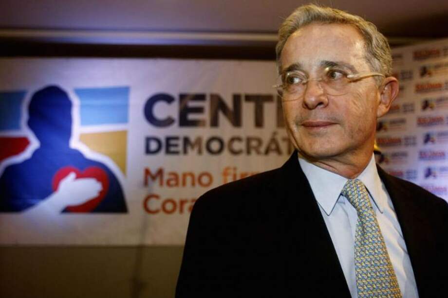 Tribunal pide incluir fallo contra exfuncionarios del DAS en investigación contra Uribe