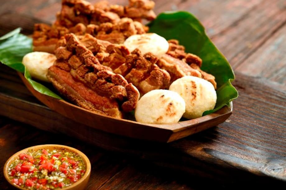 Chicharrón con arepa. Me encanta la carne de cerdo