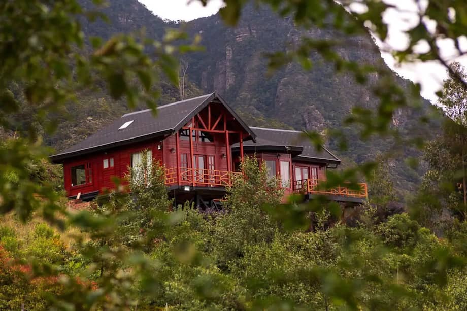 Refugio de la montaña, Casa del Árbol “El Raque”.