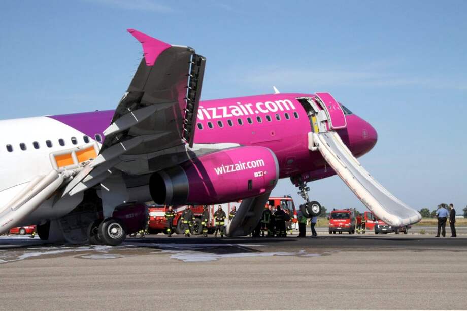 El Airbus A320 procedente de Bucarest que se vio obligado a realizar un aterrizaje forzoso./ EFE