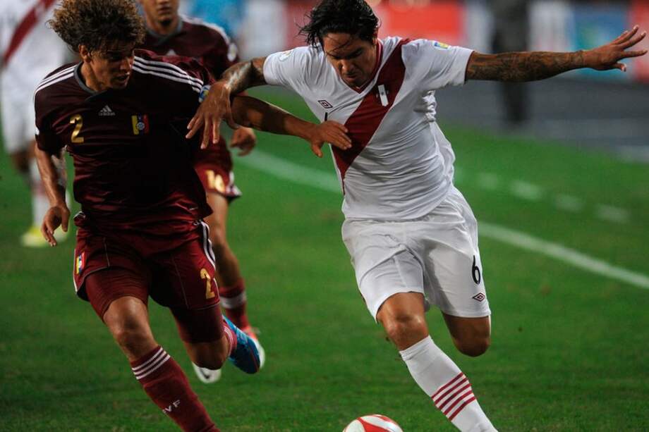 Juan Manuel Vargas enfrentado a Venezuela. Foto: AFP