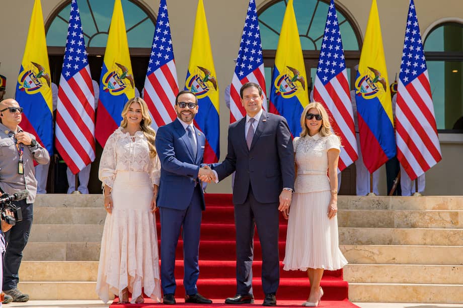 El presidente Abelardo de la Espriella y el secretario de Estado de Estados Unidos, Marco Rubio, se encontraron en la sede alterna de la Presidencia en Barranquilla. Tanto De la Espriella como Rubio están acompañados de sus esposas: Ana Lucía Pineda y Jeanette Dousdebes, respectivamente.