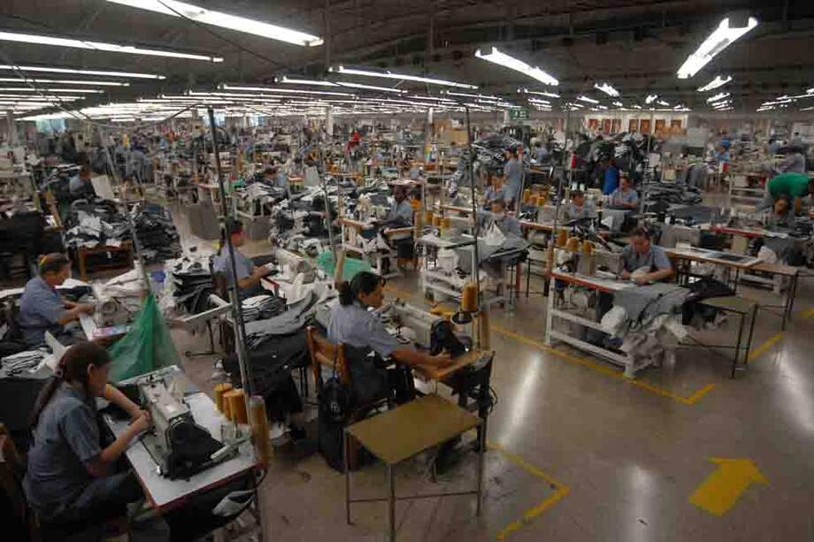 Las empresas interesadas deberán generar un plan de horarios flexible con el objetivo de evitar confinamiento de personas en la calle y sus plantas. / Archivo