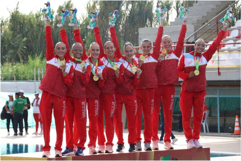 Cuatro oros, dos platas y un bronce ganaron las sirenas vallecaucanas en nado sincronizado.