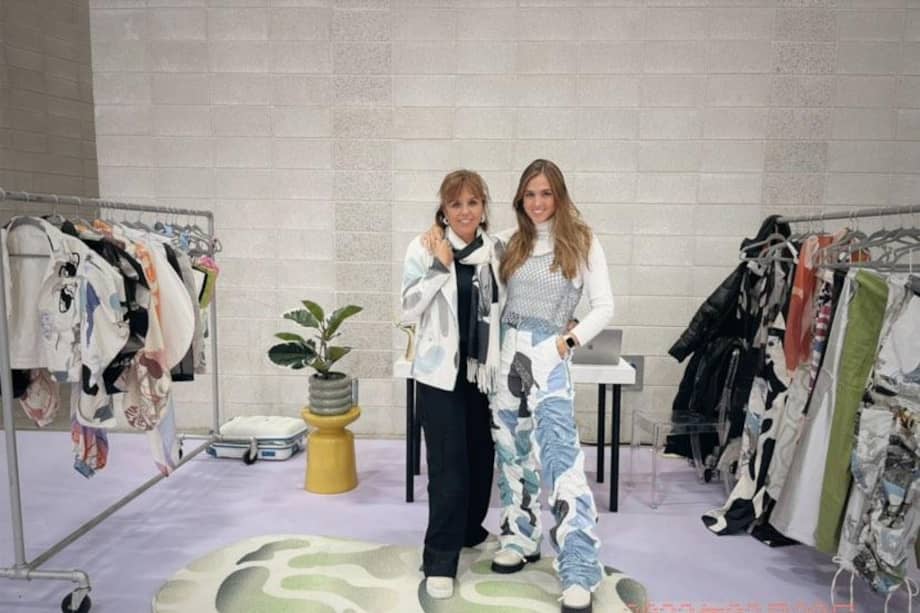 Ella es Valentina Lemos y su mamá, las emprendedoras detrás de una idea de negocio que habla por los animales.