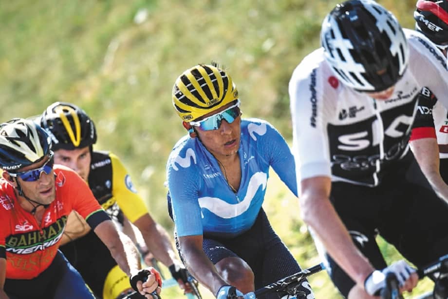 El colombiano Nairo Quintana (centro) se metió entre los 10 primeros de la general. / AFP