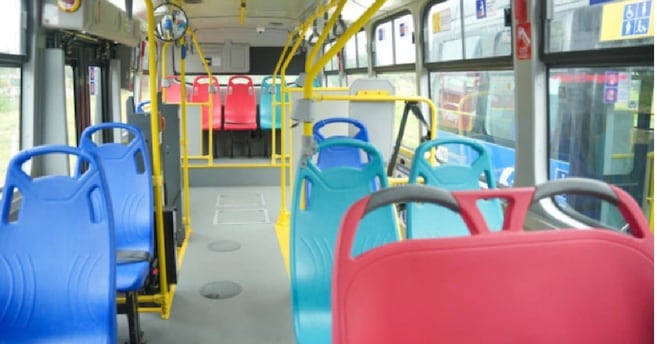 ¿Vio una silla aguamarina en Transmilenio? Así funcionará este nuevo espacio preferencial