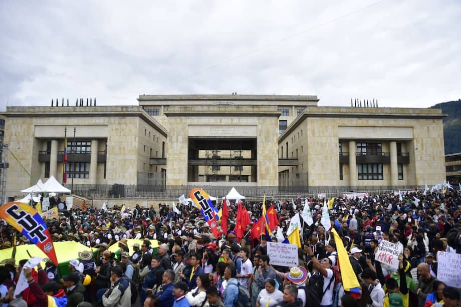 Así transcurrieron las movilizaciones en apoyo al salario mínimo de COP 2.000.000 decretado por el presidente, Gustavo Petro.