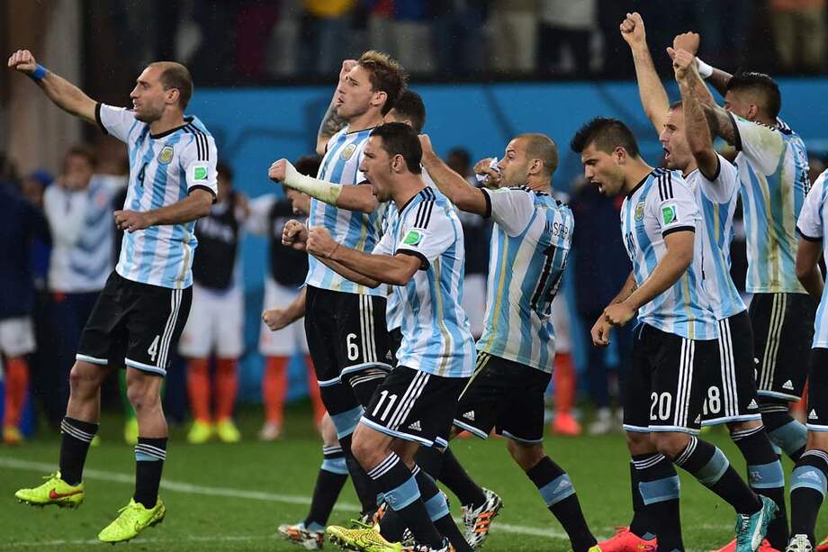 Los jugadores de Argentina celebran la dramática clasificación a la final