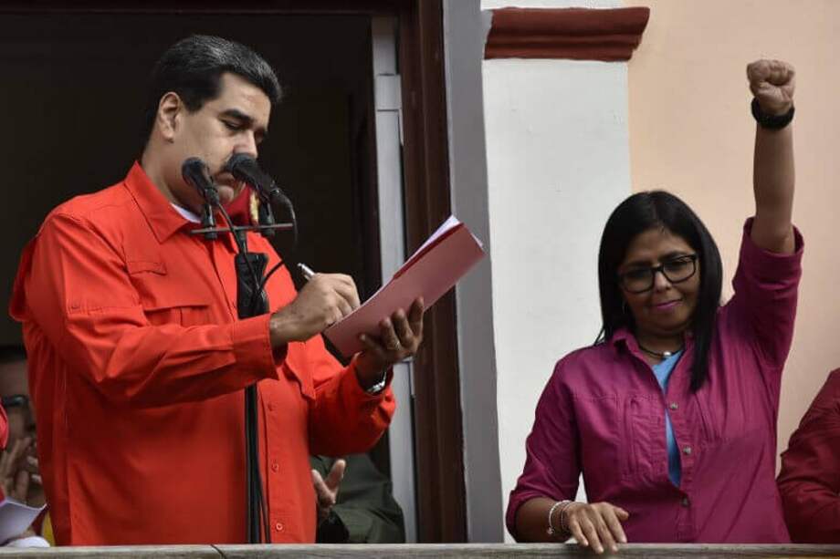 Delcy Rodríguez, vicepresidenta de Venezuela, junto a Nicolás Maduro. / AFP