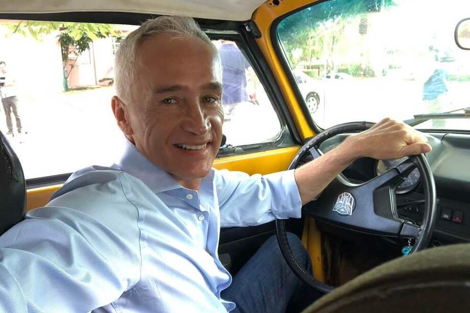 Jorge Ramos, uno de los periodistas de Univisión aparentemente retenidos en el Palacio de Miraflores. / Tomada de Twitter: @jorgeramosnews